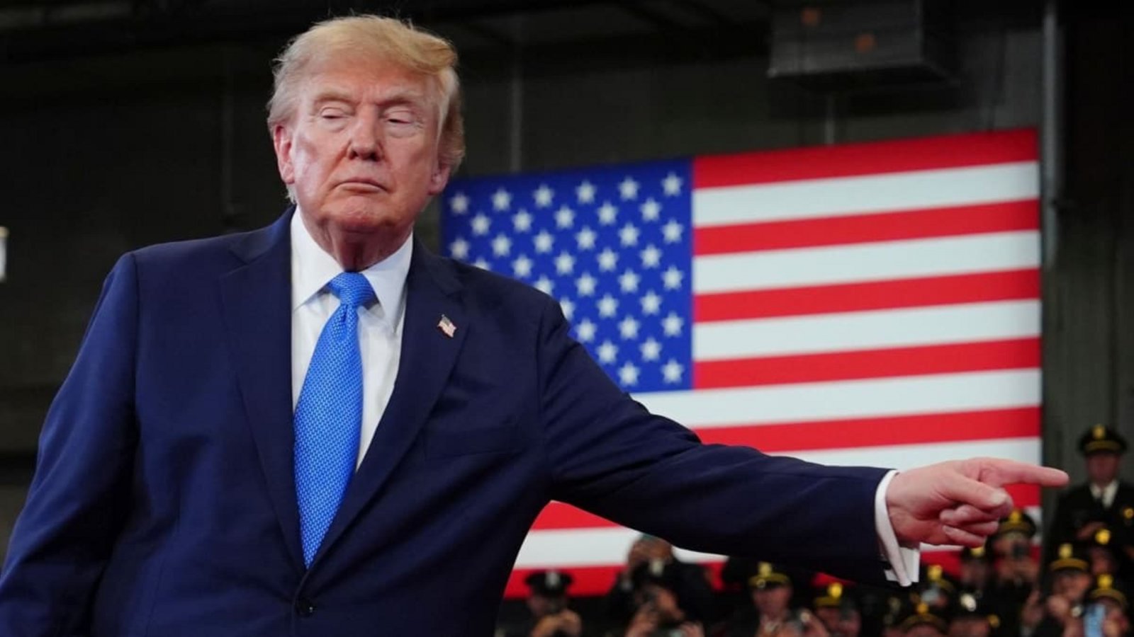US-Präsident Donald Trump provoziert erneut mit der Ankündigung einer Übernahme der Straße von Hormus.Julia Demaree Nikhinson/AP/dpa US-Präsident Donald Trump provoziert erneut mit der Ankündigung einer Übernahme der Straße von Hormus.Julia Demaree Nikhinson/AP/dpa