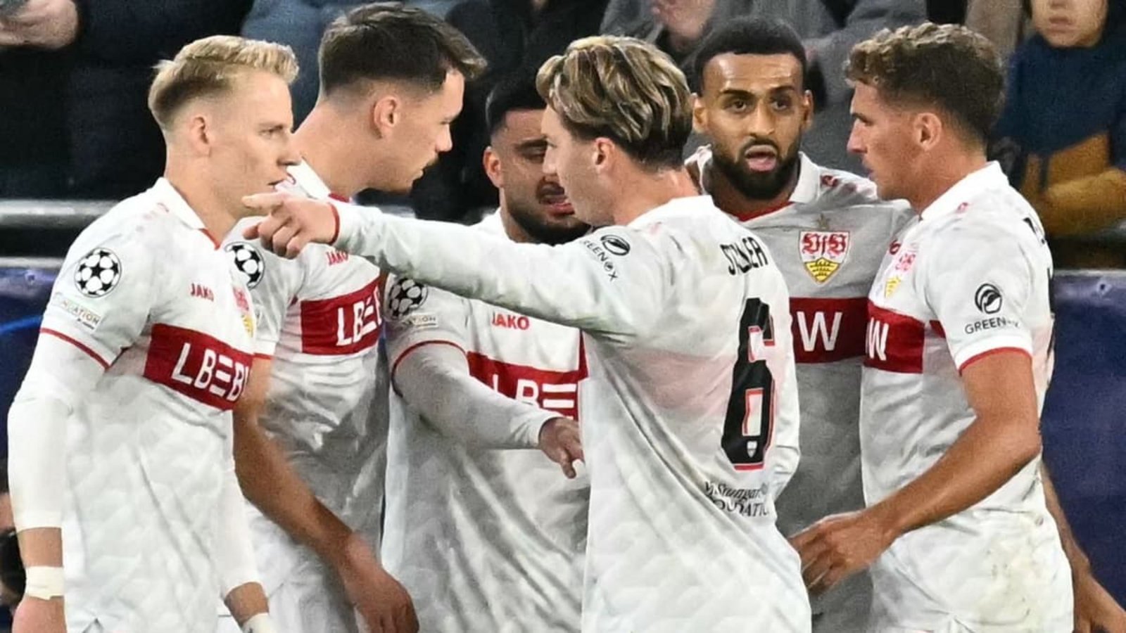 Die VfB-Profis reisen nach dem Sieg in Bratislava mit Rückenwind nach Hamburg.JOE KLAMAR/afp Die VfB-Profis reisen nach dem Sieg in Bratislava mit Rückenwind nach Hamburg.JOE KLAMAR/afp