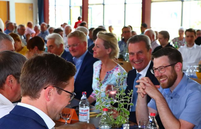 Ministerpräsident a.D. Günther H. Oettinger (2. v. re.) beim Treffen des CDU-Kreisverbands. <span class='image-autor'>Foto: p</span>