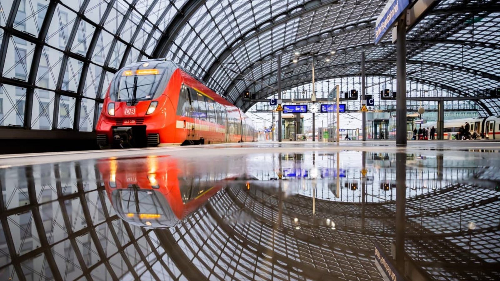 Günstig mit dem Regionalverkehr unterwegs, ohne sich Sorgen um das Ticket machen zu müssen - das verspricht das Deutschlandticket. Nun soll der Preis für das beliebte Ticket erneut steigen.Christoph Soeder/dpa-tmn/dpa Günstig mit dem Regionalverkehr unterwegs, ohne sich Sorgen um das Ticket machen zu müssen - das verspricht das Deutschlandticket. Nun soll der Preis für das beliebte Ticket erneut steigen.Christoph Soeder/dpa-tmn/dpa