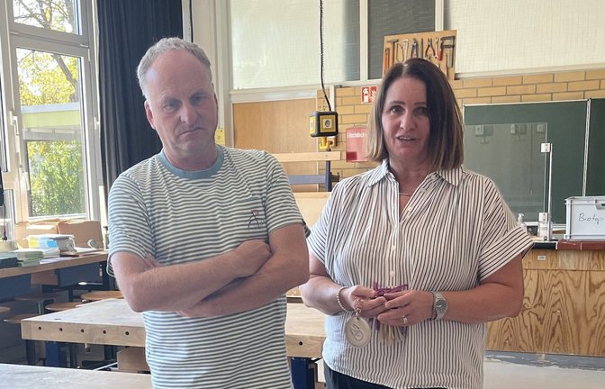 Schulleiterin Katja Kraft und ihr Stellvertreter Andreas Burkhardt sehen die Verlegung aller Klassenzimmer in den Neubau kritiksch. <span class='image-autor'>Foto: Glemser</span>