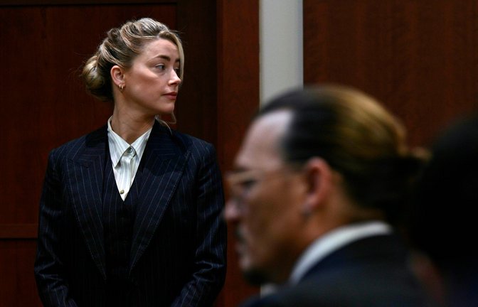 Liefern sich einen Rechtsstreit vor Gericht: Die Ex-Ehepartner Amber Heard und Johnny Depp.<span class='image-autor'>Foto: Brendan Smialowski/Pool AFP/AP/dpa</span>