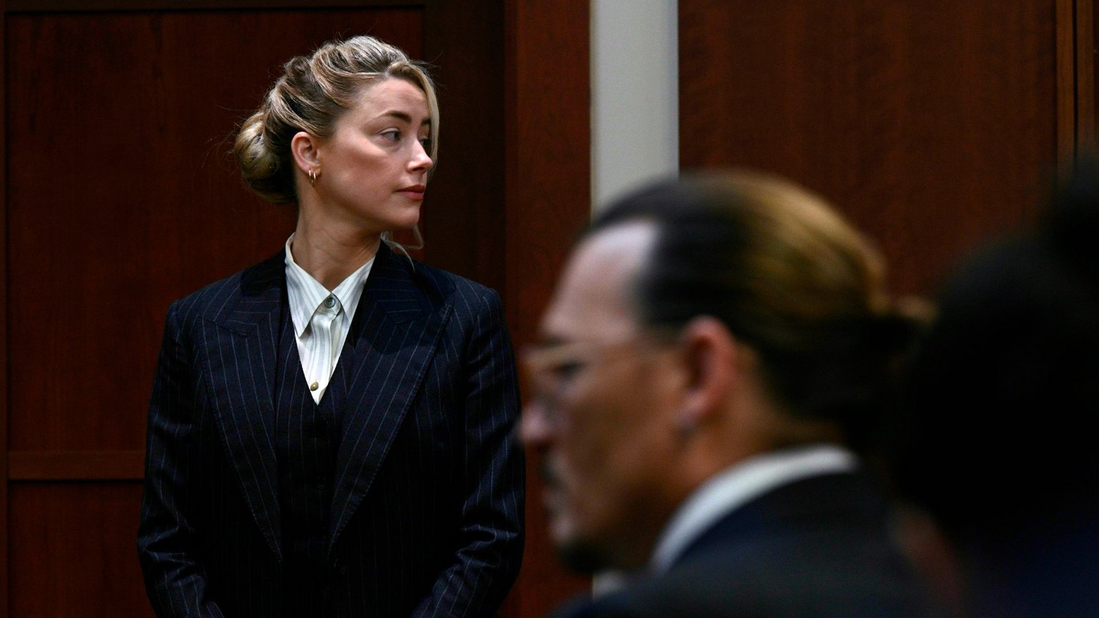 Liefern sich einen Rechtsstreit vor Gericht: Die Ex-Ehepartner Amber Heard und Johnny Depp.Foto: Brendan Smialowski/Pool AFP/AP/dpa