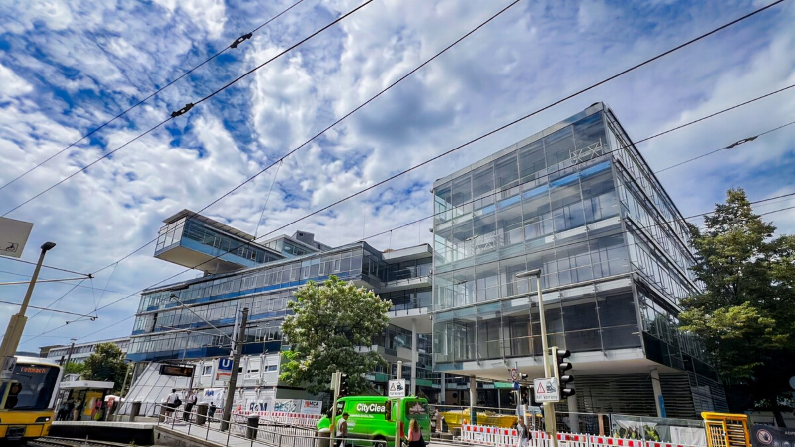 Das Bollwerk am Berliner Platz in Stuttgart war lange Sitz der Landesbank, 2027 ziehen hier nach der Sanierung bis zu 750 Beschäftige der Stadt ein.Foto: STZN/Konstantin Schwarz Das Bollwerk am Berliner Platz in Stuttgart war lange Sitz der Landesbank, 2027 ziehen hier nach der Sanierung bis zu 750 Beschäftige der Stadt ein.Foto: STZN/Konstantin Schwarz