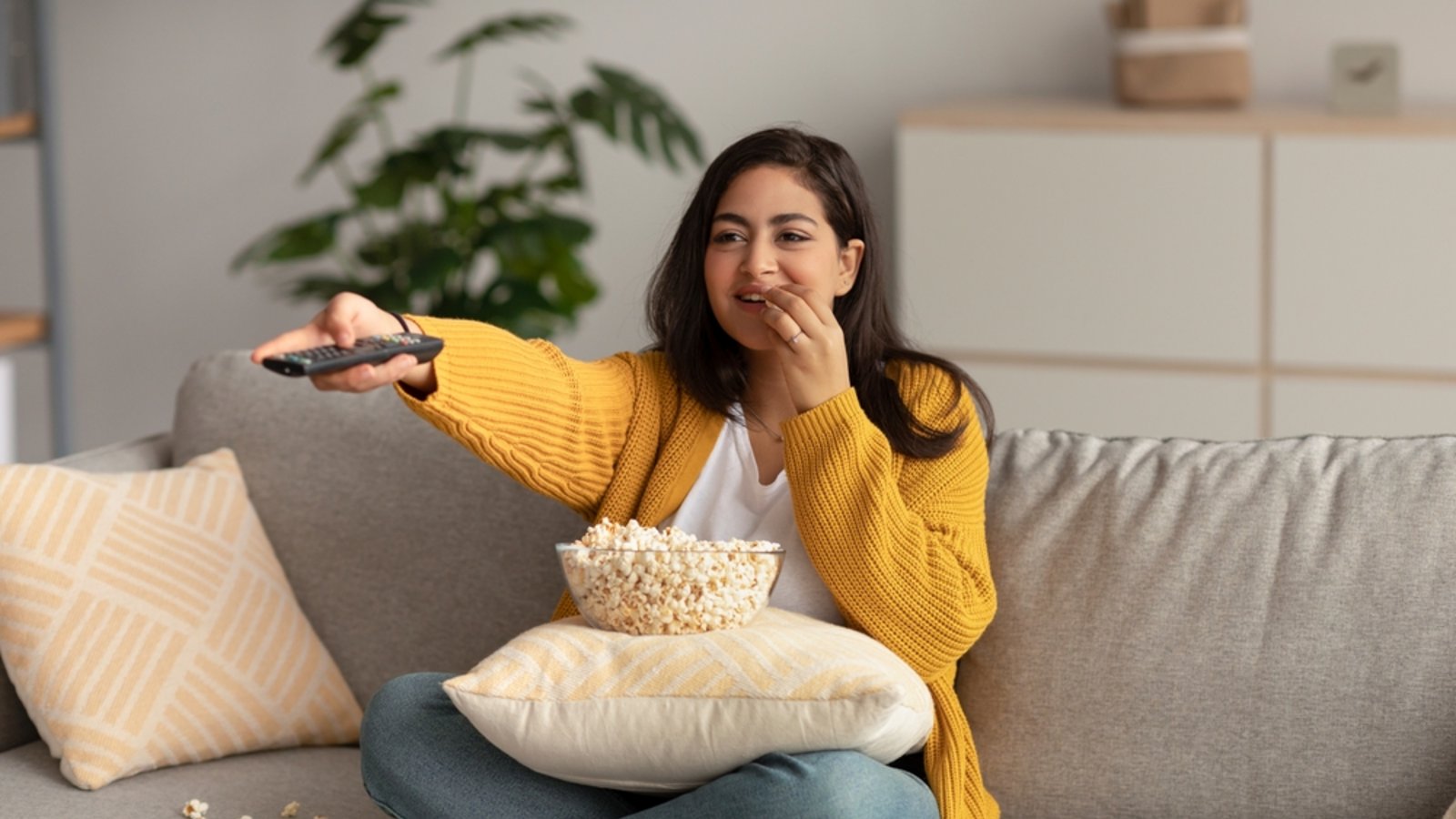 Seit 2000 wird jährlich der Radio-Award 1Live Krone ausgetragen. Sie können das Event im TV live mitverlogen.Foto: Prostock-studio / shutterstock.com Seit 2000 wird jährlich der Radio-Award 1Live Krone ausgetragen. Sie können das Event im TV live mitverlogen.Foto: Prostock-studio / shutterstock.com