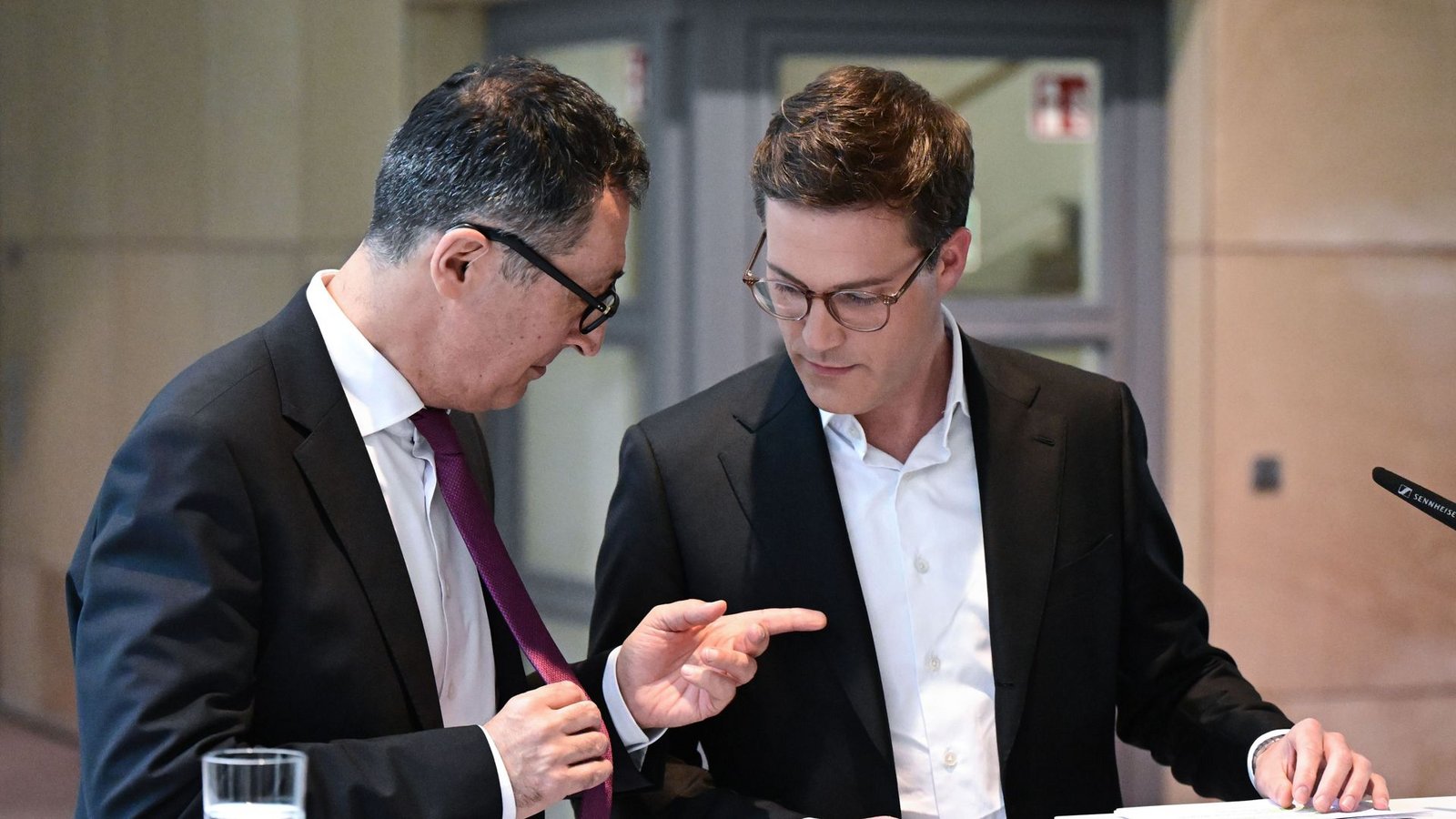 Özdemir und Hagel.Foto: Bernd Weißbrod/dpa Özdemir und Hagel.Foto: Bernd Weißbrod/dpa