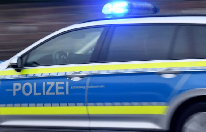 Die Polizei ermittelt nach einer Messerattacke in einem Bus in Mecklenburg-Vorpommern.<span class='image-autor'>Foto: Carsten Rehder/dpa/Symbolbild</span>
