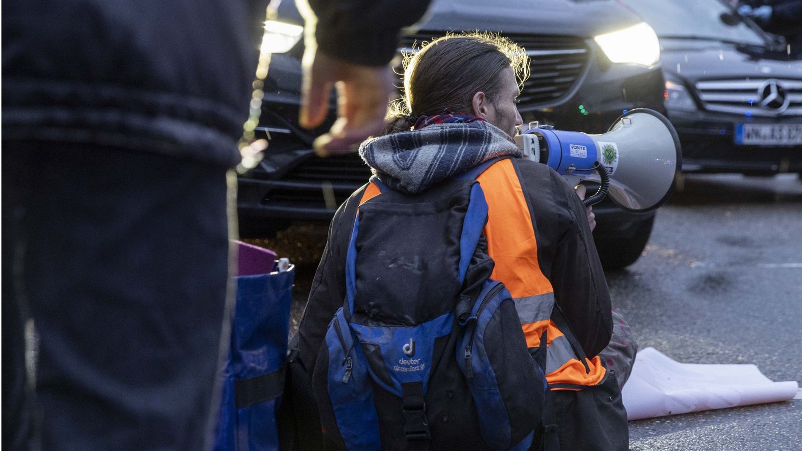 Bei der Blockade am 22. Dezember beim Rotebühlplatz in Stuttgart blieben die Autofahrer völlig gelassen.Foto: Lichtgut/Julian Rettig Bei der Blockade am 22. Dezember beim Rotebühlplatz in Stuttgart blieben die Autofahrer völlig gelassen.Foto: Lichtgut/Julian Rettig
