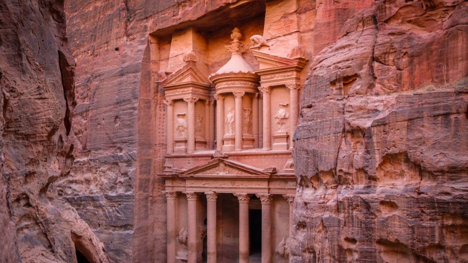 Was gilt aktuell für Reisen nach Jordanien?Foto: Gergely Ivasko/ Shutterstock Was gilt aktuell für Reisen nach Jordanien?Foto: Gergely Ivasko/ Shutterstock
