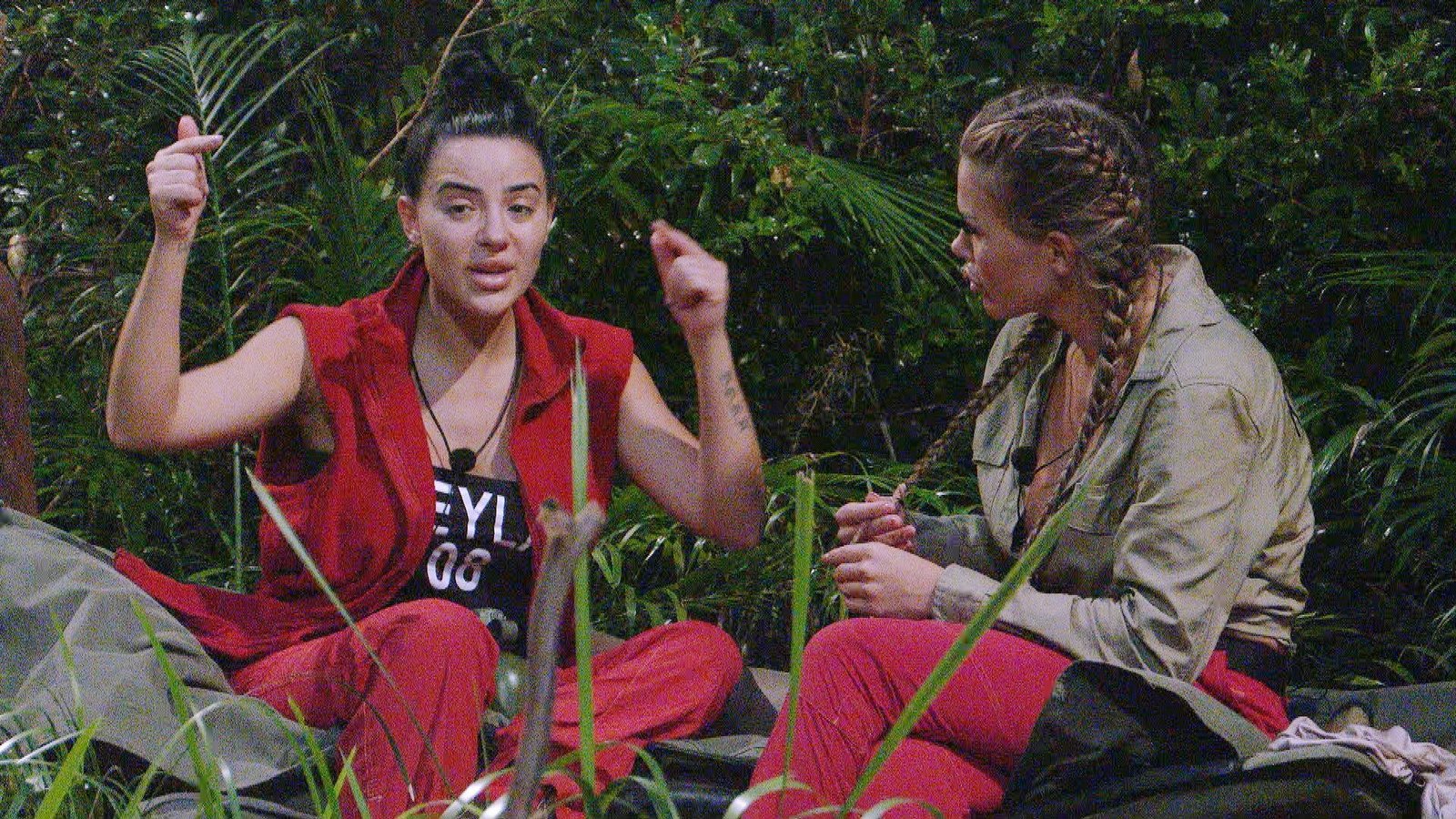 Leyla (links) will sich von Kim distanzieren.Foto: RTL/Tag 8 Leyla (links) will sich von Kim distanzieren.Foto: RTL/Tag 8