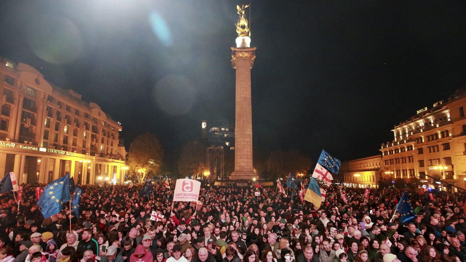 Aufgrund des Ausgangs der Parlamentswahl gab es am Montagabend Proteste.Foto: dpa/Zurab Tsertsvadze Aufgrund des Ausgangs der Parlamentswahl gab es am Montagabend Proteste.Foto: dpa/Zurab Tsertsvadze