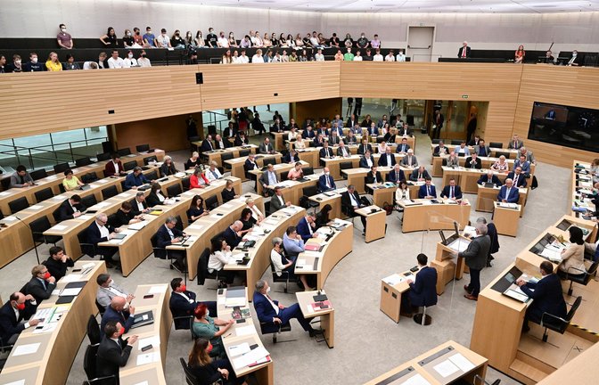 Häufig sind im Plenum nicht immer alle Stühle im Landtag besetzt.<span class='image-autor'>Foto: Bernd Weißbrod/dpa/Bernd Weißbrod</span>
