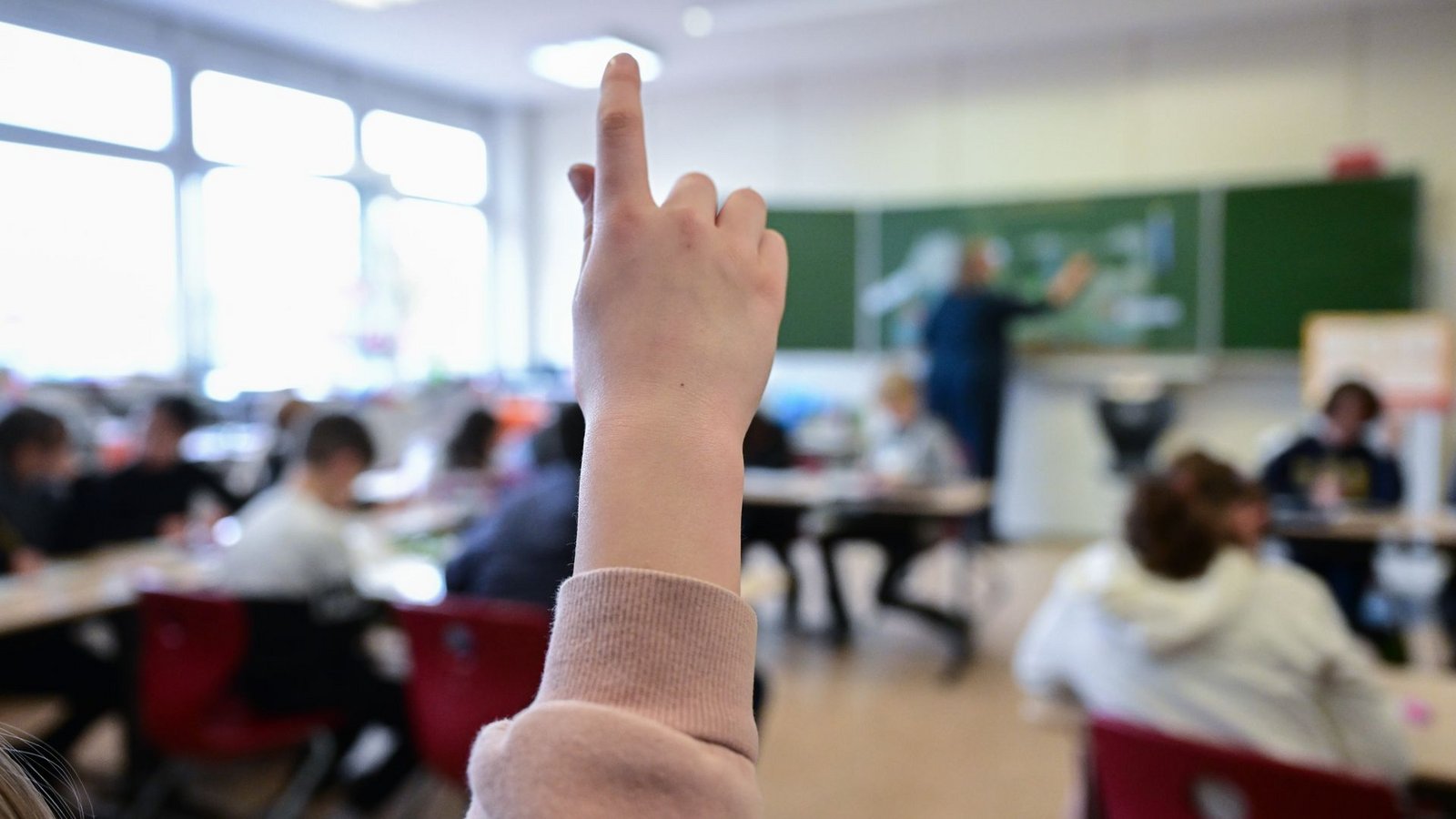 Der Krieg in Israel kann auch im Klassenzimmer und auf dem Schulhof für Streit sorgen.Foto: dpa/Bernd Weißbrod