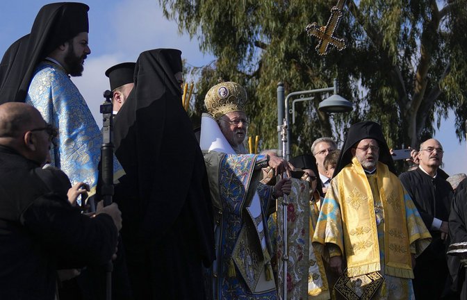 Der Ökumenische Patriarch Bartholomäus I. (M), das geistliche Oberhaupt der orthodoxen Christen in der Welt. Laut „Open Doors“ hat sich die Lage der Christen in der Türkei verschlechter (Archivfoto).<span class='image-autor'>Foto: dpa/Khalil Hamra</span>