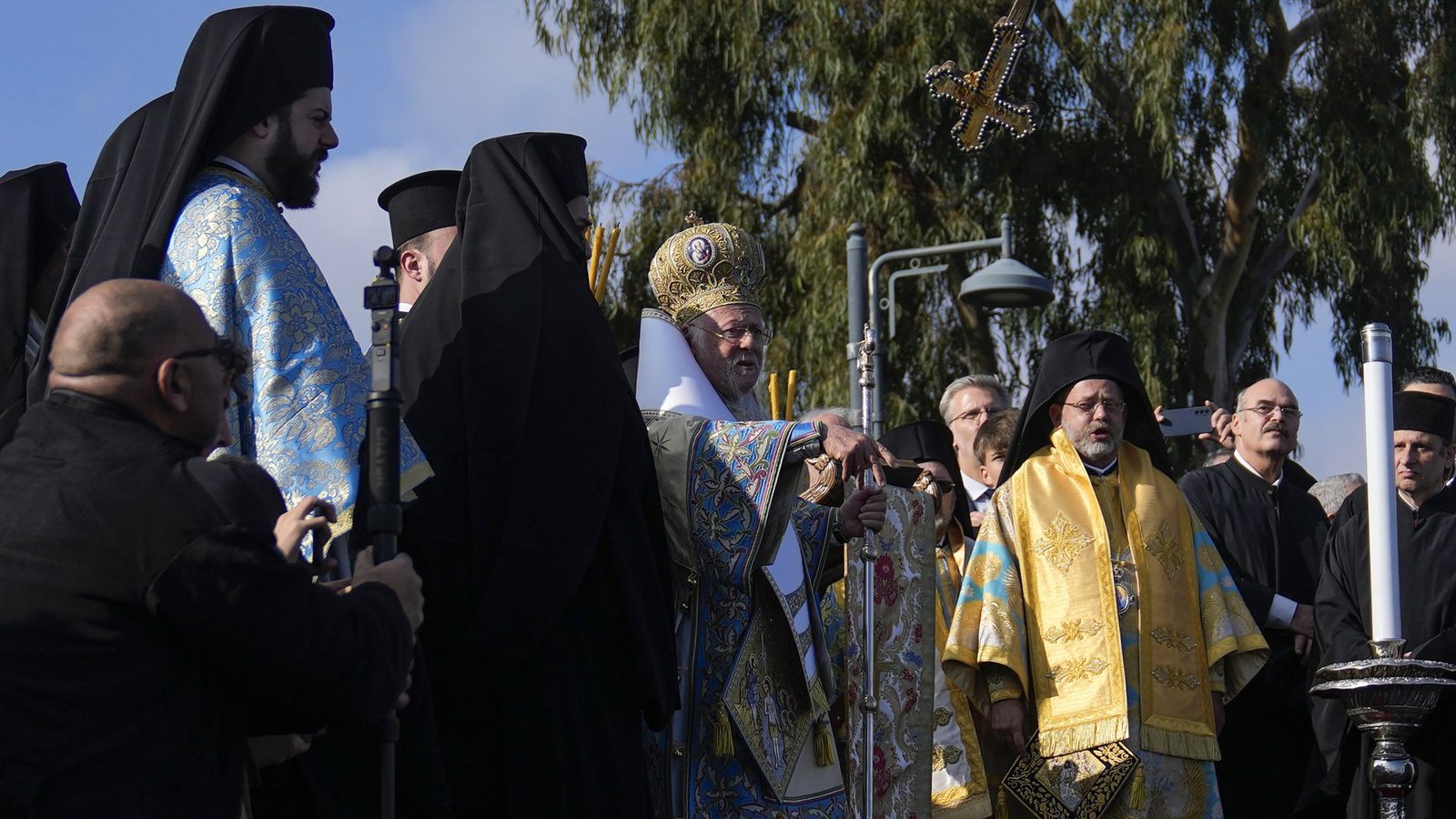 Der Ökumenische Patriarch Bartholomäus I. (M), das geistliche Oberhaupt der orthodoxen Christen in der Welt. Laut „Open Doors“ hat sich die Lage der Christen in der Türkei verschlechter (Archivfoto).Foto: dpa/Khalil Hamra Der Ökumenische Patriarch Bartholomäus I. (M), das geistliche Oberhaupt der orthodoxen Christen in der Welt. Laut „Open Doors“ hat sich die Lage der Christen in der Türkei verschlechter (Archivfoto).Foto: dpa/Khalil Hamra