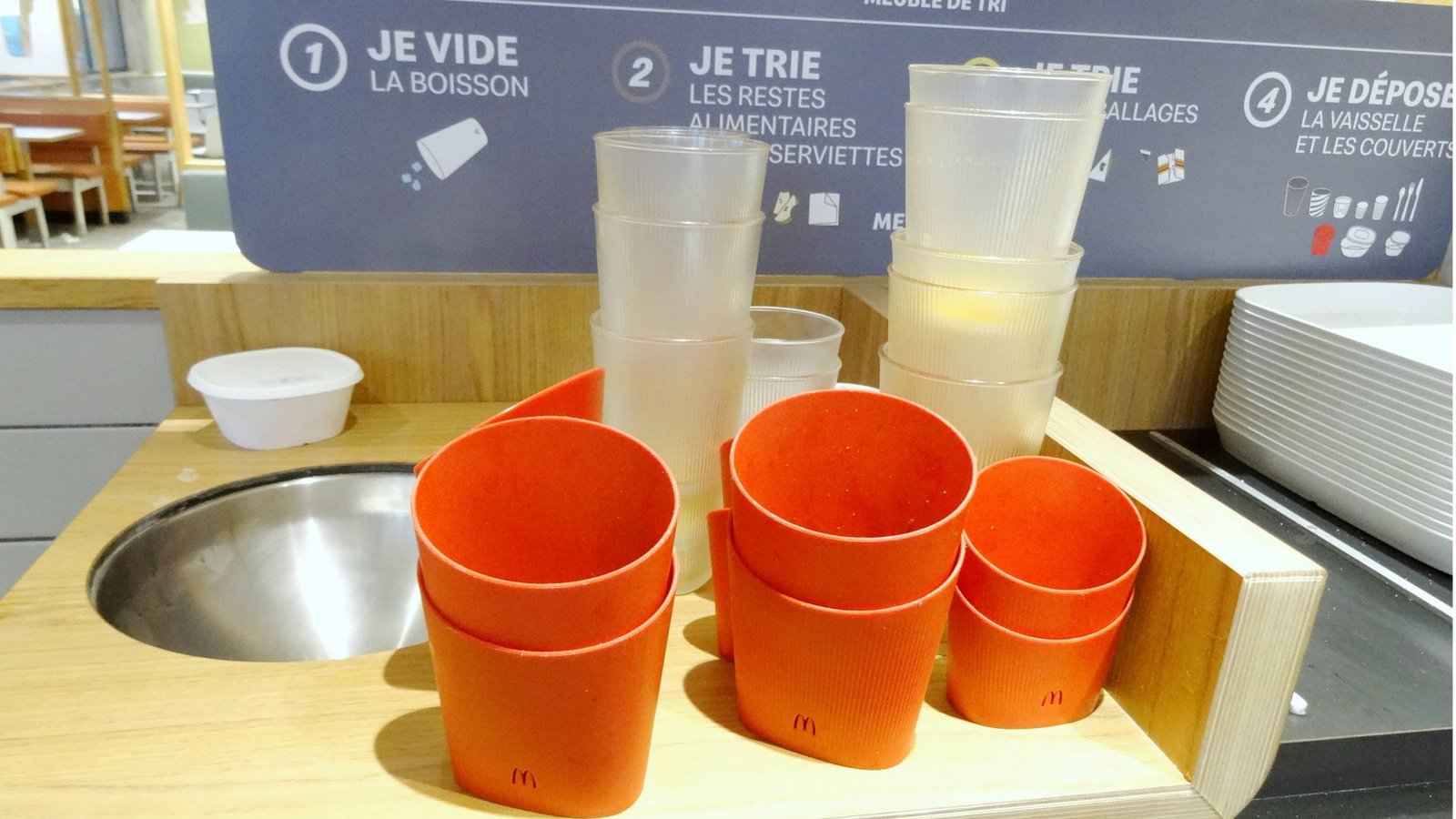 In Frankreich gibt es Einweggeschirr nur noch außer Haus.Foto: imago/Geisser