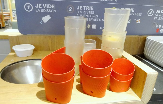 In Frankreich gibt es Einweggeschirr nur noch außer Haus.<span class='image-autor'>Foto: imago/Geisser</span>