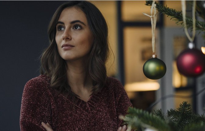 Weihnachten im großen Familienkreis? Das überfordert  viele Hochsensible. Manche feiern  daher gerne auch   allein.<span class='image-autor'>Foto: imago images/Westend61</span>