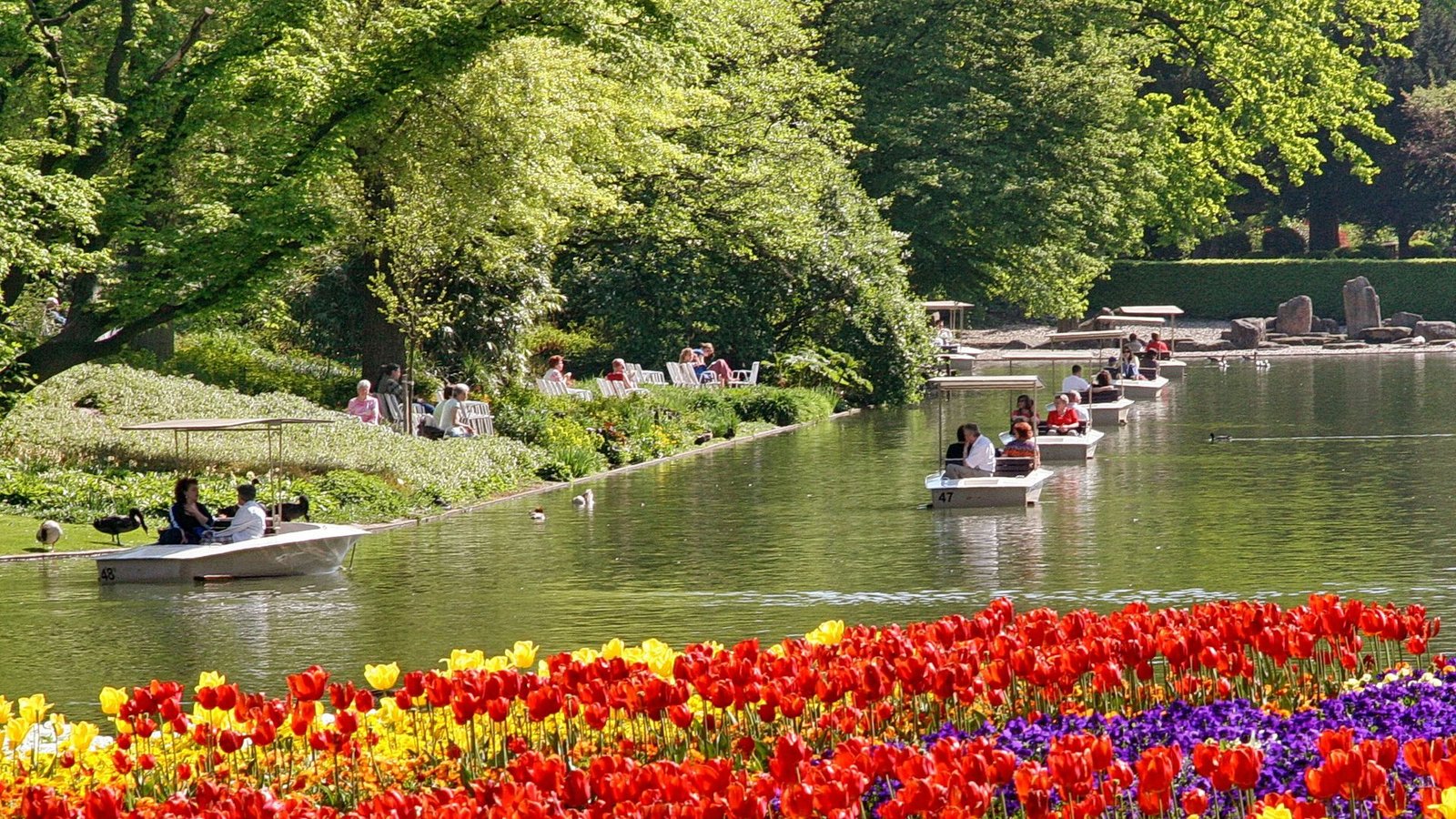 Die Gondoleros werden noch heute durch den See gezogen.Foto: Stadt Karlsruhe/Presse- und Informationsamt