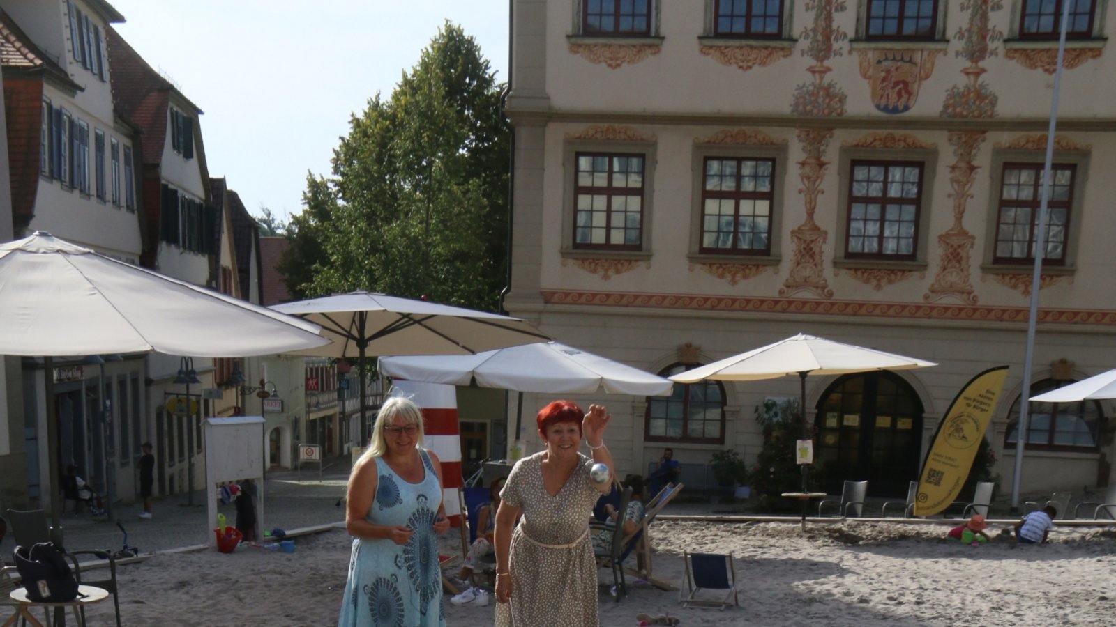 Auch keine schlecht Idee, die Partie Boule im Vaihinger Stadtstrand. Ab sofort kehrt auf dem Marktplatz aber wieder der Alltag ein.  Foto: Rücker