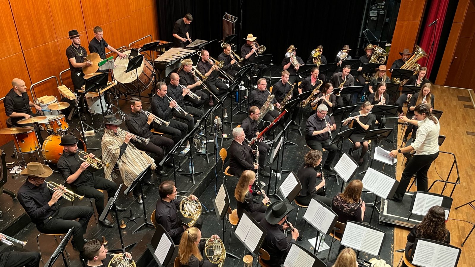Das Sinfonische Blasorchester Ludwigsburg beim Konzert im Bietigheimer Kronenzentrum. Foto: Vonderlind