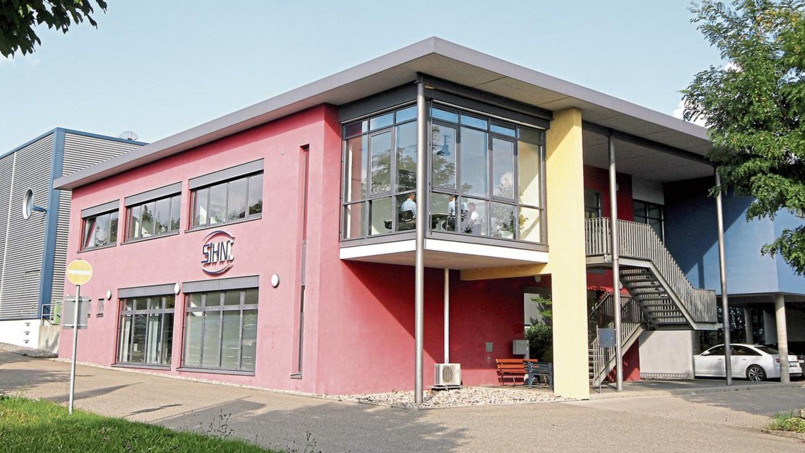 Seit 2002 in den „Waldäckern“ in Mühlacker ansässig: Nach der zweiten Insolvenz des Traditionsunternehmens an diesem Standort hoffen alle Beschäftigten der Sihn GmbH einmal mehr auf eine erfolgreiche Unternehmensfortführung. Foto: Kollros Seit 2002 in den „Waldäckern“ in Mühlacker ansässig: Nach der zweiten Insolvenz des Traditionsunternehmens an diesem Standort hoffen alle Beschäftigten der Sihn GmbH einmal mehr auf eine erfolgreiche Unternehmensfortführung. Foto: Kollros