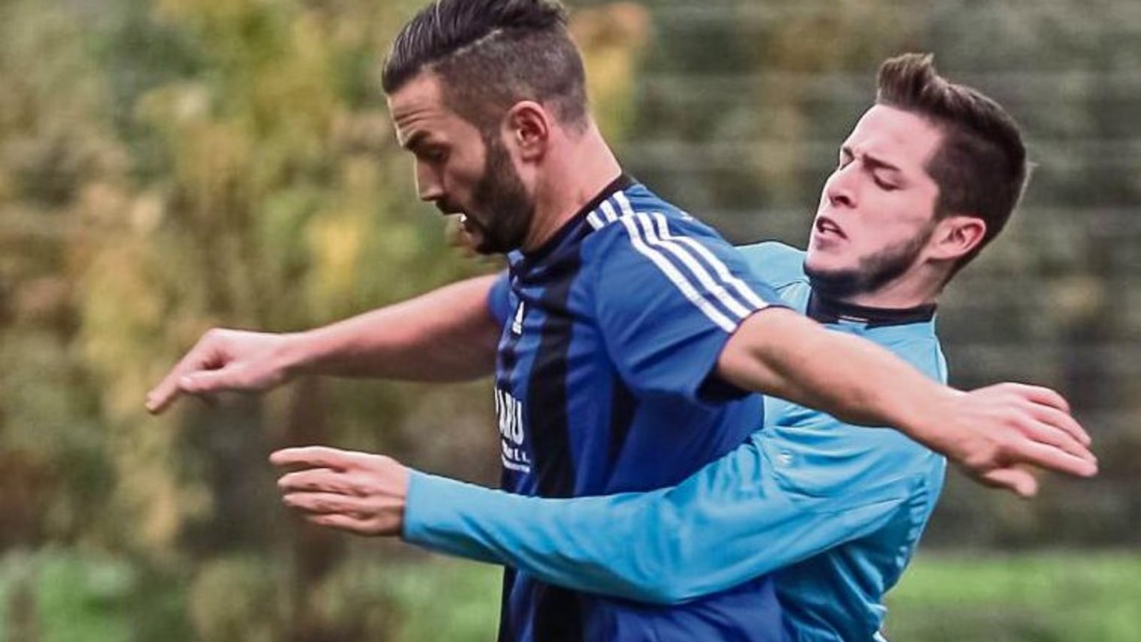 Die Offensivspieler wie Thorsten Josenhans (rechts) arbeiten unter Trainer Sedat Yilmaz immer auch nach hinten mit. Foto: Simecek Die Offensivspieler wie Thorsten Josenhans (rechts) arbeiten unter Trainer Sedat Yilmaz immer auch nach hinten mit. Foto: Simecek
