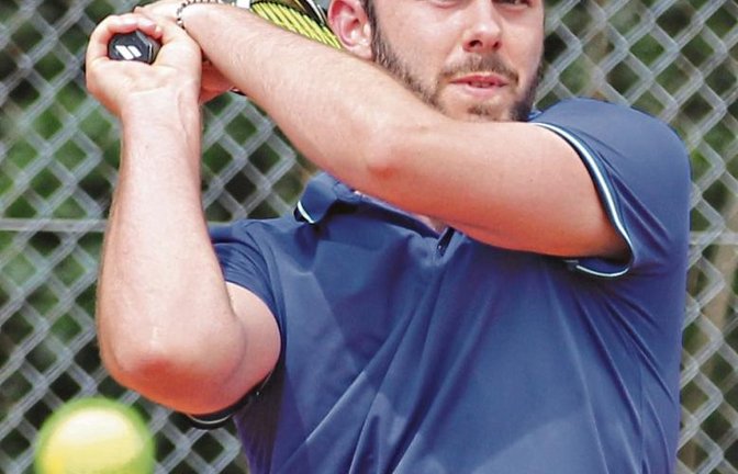 Lars Hansen ließ Robin Geyer beim 5:1 des TC Illingen gegen die SPG TG/TSC Vaihingen III in der Bezirksstaffel 2 Gruppe 17 kaum eine Chance.  Foto: Nachreiner