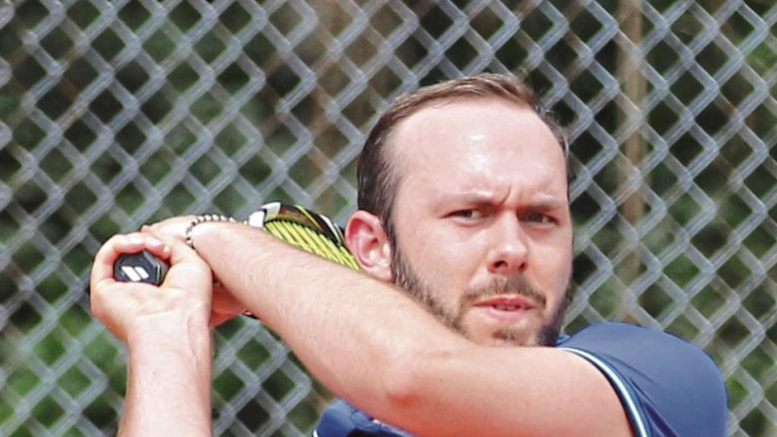 Lars Hansen ließ Robin Geyer beim 5:1 des TC Illingen gegen die SPG TG/TSC Vaihingen III in der Bezirksstaffel 2 Gruppe 17 kaum eine Chance.  Foto: Nachreiner