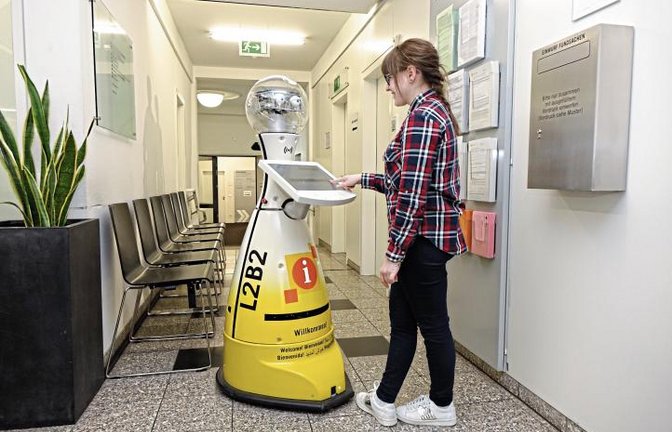 Eine Innovation in Ludwigsburg: Serviceroboter als Welcomemanager.  Foto: p