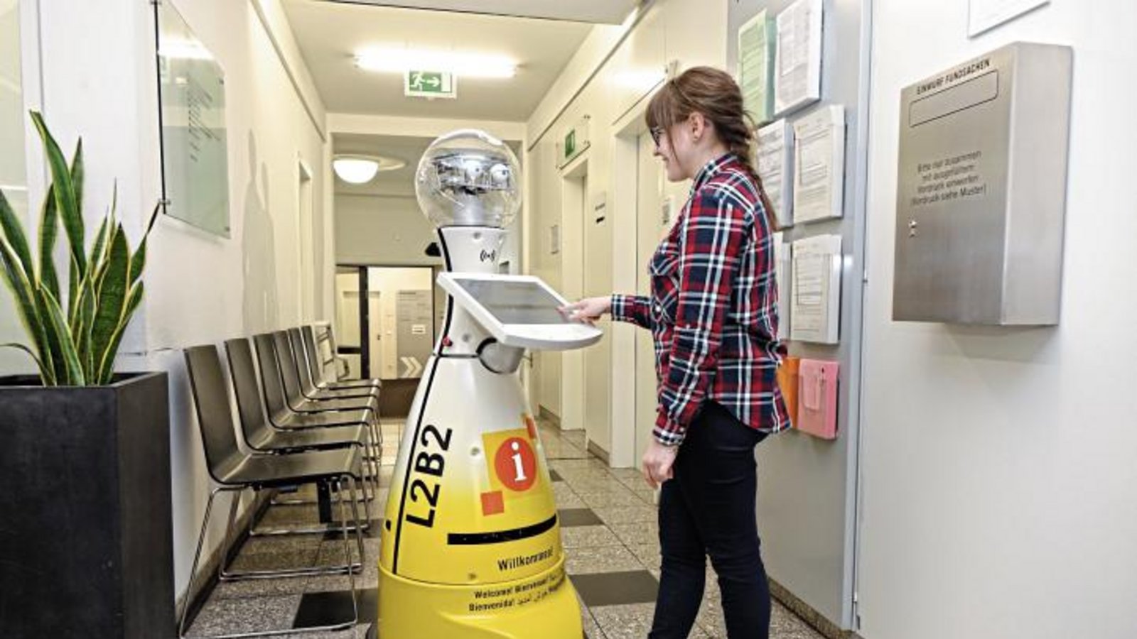 Eine Innovation in Ludwigsburg: Serviceroboter als Welcomemanager. Foto: p Eine Innovation in Ludwigsburg: Serviceroboter als Welcomemanager. Foto: p