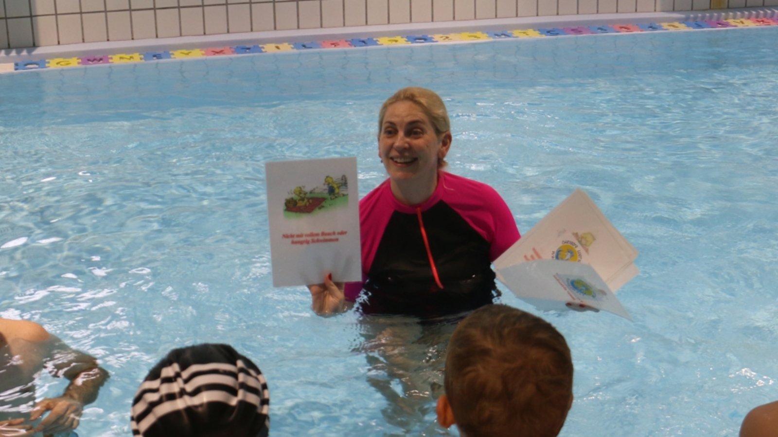 Baderegeln lernen mit Marina Sokolova.