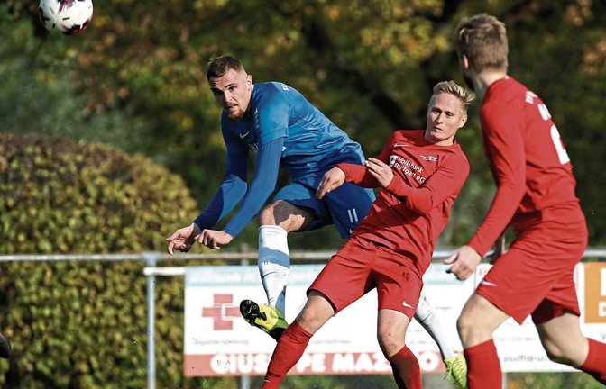 Edison Cenaj (links) fühlt sich beim Landesligisten SV Germania Bietigheim pudelwohl: „Ich würde wieder dahin gehen.“ Foto: Baumann