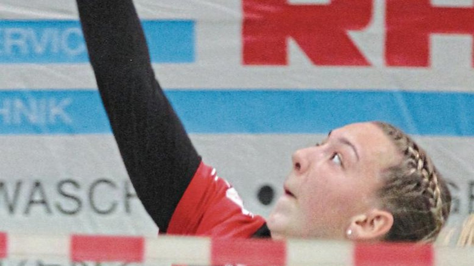 Merle Bremer hat die Faustballerinnen des TV Vaihingen mit viele direkten Punkten aus der Angabe zum ersten Saisonsieg in der 2. Bundesliga Süd geführt. Foto: Nachreiner