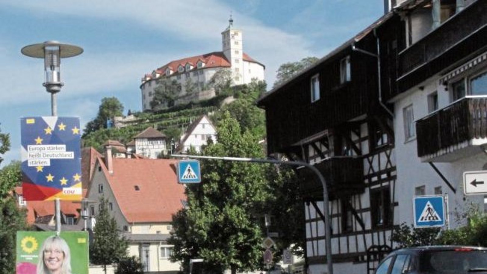 Der Wahlkampf auf den Straßen hat begonnen. Wie hier im Mühlkanal hängen an vielen Stellen in Vaihingen Wahlplakate der Parteien und Direktkandidaten. Foto: Rostek Der Wahlkampf auf den Straßen hat begonnen. Wie hier im Mühlkanal hängen an vielen Stellen in Vaihingen Wahlplakate der Parteien und Direktkandidaten. Foto: Rostek