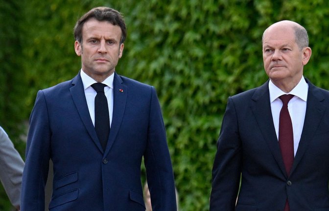 Beim Thema Ukraine hakt es derzeit zwischen Frankreichs Präsident Macron (l.) und Bundeskanzler Scholz.<span class='image-autor'>Foto: AFP/TOBIAS SCHWARZ</span>