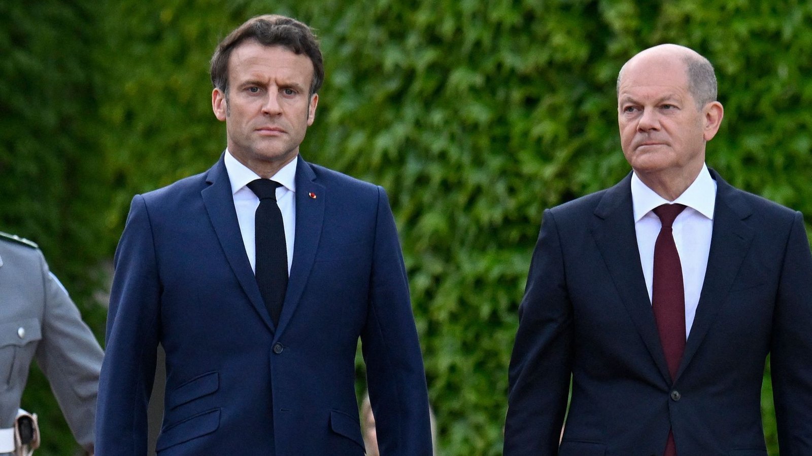Beim Thema Ukraine hakt es derzeit zwischen Frankreichs Präsident Macron (l.) und Bundeskanzler Scholz.Foto: AFP/TOBIAS SCHWARZ Beim Thema Ukraine hakt es derzeit zwischen Frankreichs Präsident Macron (l.) und Bundeskanzler Scholz.Foto: AFP/TOBIAS SCHWARZ