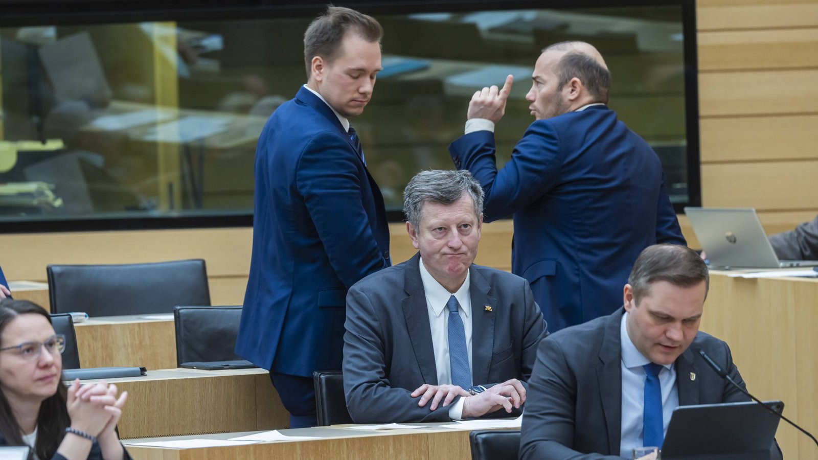 Die Staatsanwaltschaft hat einen Strafbefehl gegen Miguel Klauß (2.v.r.) beantragt (Archivbild).Foto: IMAGO/Arnulf Hettrich/IMAGO Die Staatsanwaltschaft hat einen Strafbefehl gegen Miguel Klauß (2.v.r.) beantragt (Archivbild).Foto: IMAGO/Arnulf Hettrich/IMAGO