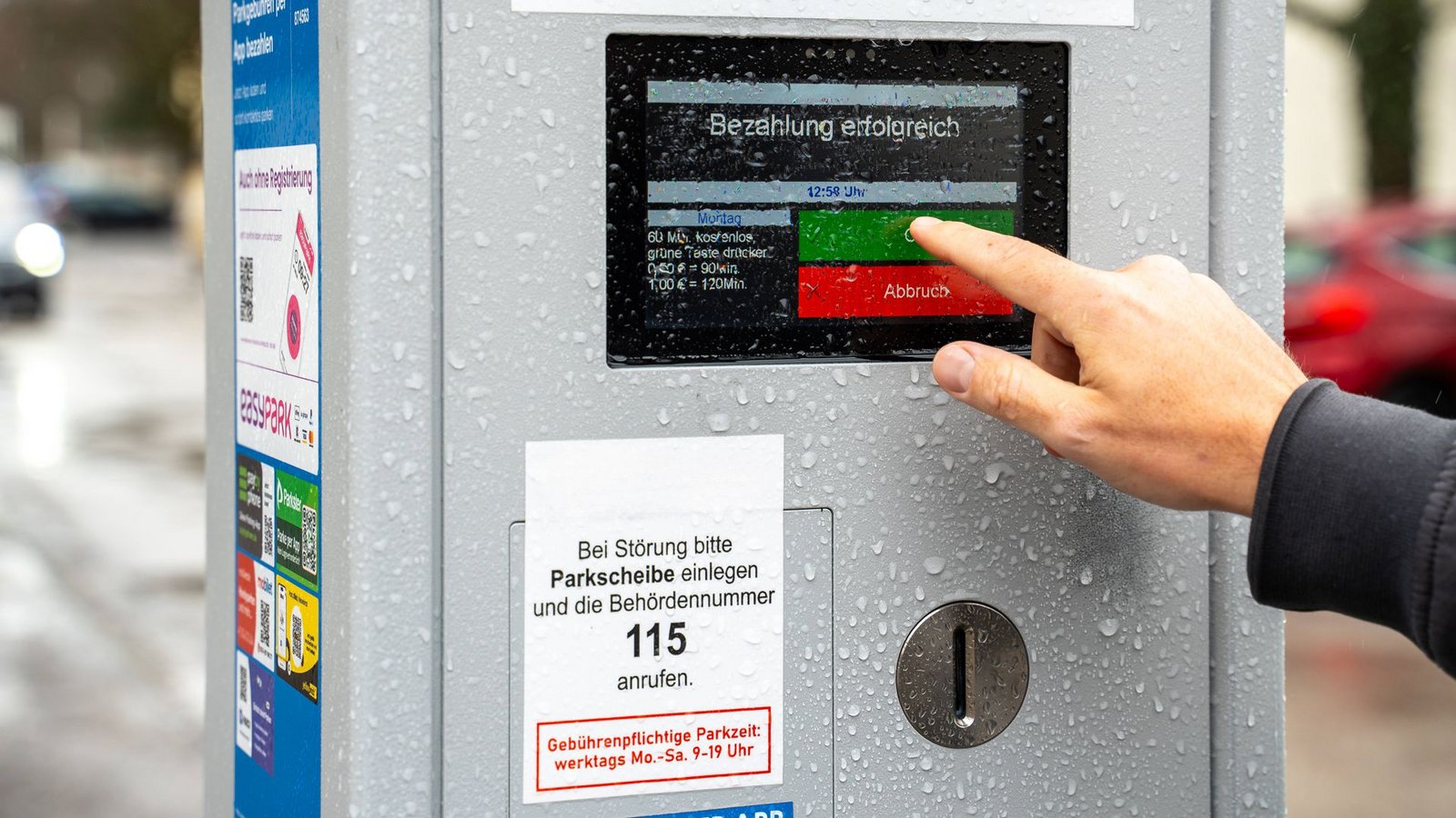 Das Ehepaar soll Münzen aus Parkautomaten auf private Konten eingezahlt haben. (Symbolfoto)Foto: IMAGO//MICHAEL BIHLMAYER Das Ehepaar soll Münzen aus Parkautomaten auf private Konten eingezahlt haben. (Symbolfoto)Foto: IMAGO//MICHAEL BIHLMAYER