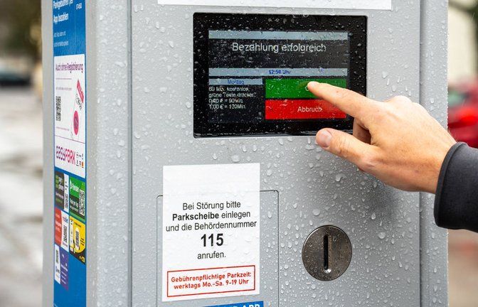 Das Ehepaar soll Münzen aus Parkautomaten auf private Konten eingezahlt haben. (Symbolfoto)<span class='image-autor'>Foto: IMAGO//MICHAEL BIHLMAYER</span>