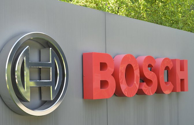 Das Logo des Unternehmens vor der Firmenzentrale in Gerlingen bei Stuttgart. (Symbolfoto)<span class='image-autor'>Foto: IMAGO/Schöning/IMAGO/Schoening</span>