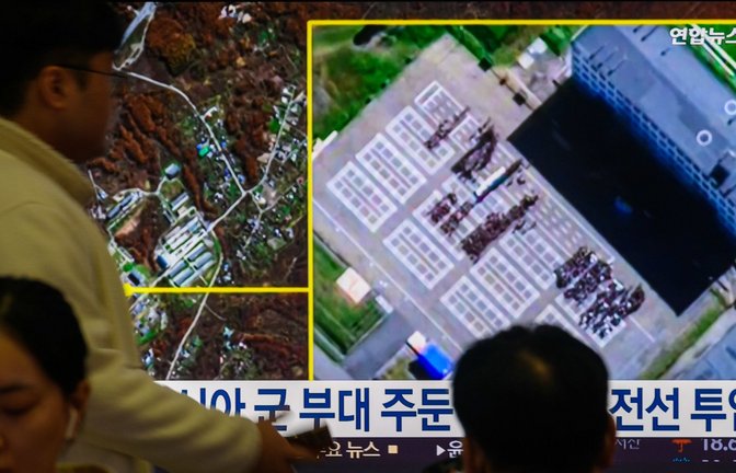 Der südkoreanische TV-Sender Yonhapnews zeigt ein Satellitenbild von der russischen Militäreinrichtung Ussuriysk, wo sich nordkoreanisches Personal versammelt haben soll.<span class='image-autor'>Foto: dpa/Kim Jae-Hwan</span>