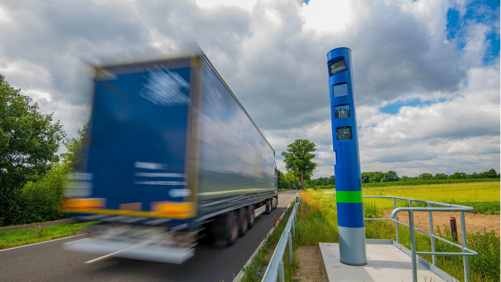 Der Bund unterstützt die Pläne des Landes zur Ausweitung der Lkw-Maut auch auf Landesstraßen nicht.Foto: dpa/Patrick Pleul Der Bund unterstützt die Pläne des Landes zur Ausweitung der Lkw-Maut auch auf Landesstraßen nicht.Foto: dpa/Patrick Pleul