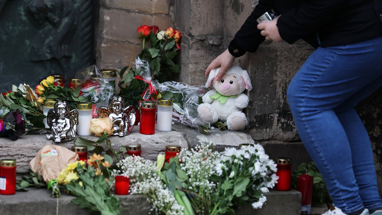 Der Weihnachtsmarkt in Magdeburg hat sich in einen Ort der Trauer verwandelt.Foto: dpa/Jan Woitas Der Weihnachtsmarkt in Magdeburg hat sich in einen Ort der Trauer verwandelt.Foto: dpa/Jan Woitas