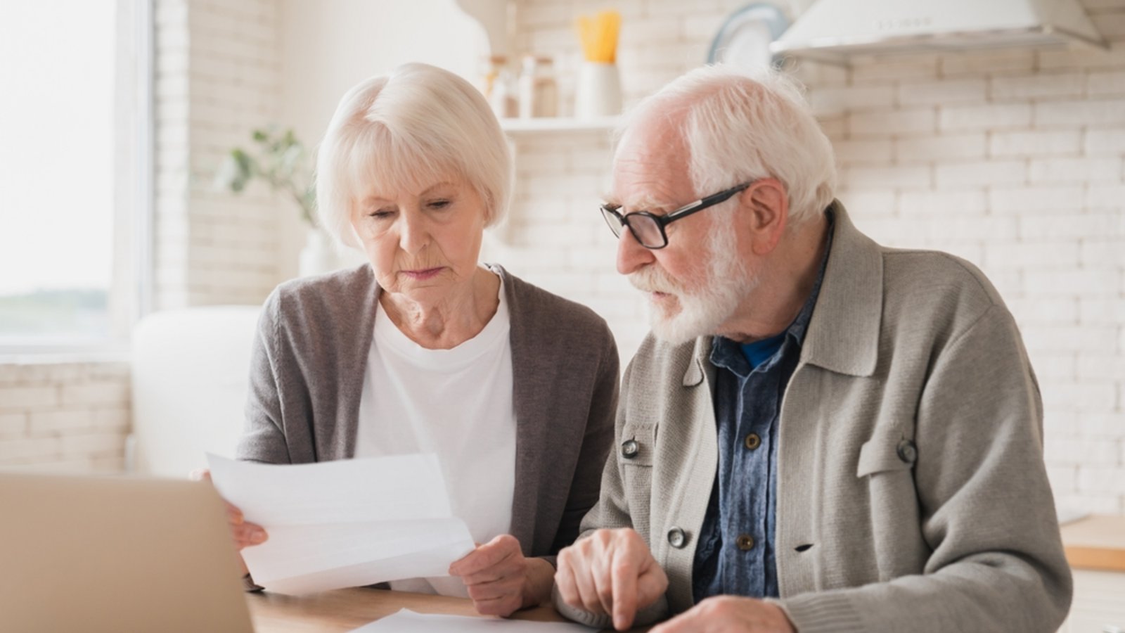 Gibt es jetzt mehr Geld für Pensionäre?Foto: Inside Creative House / shutterstock.com Gibt es jetzt mehr Geld für Pensionäre?Foto: Inside Creative House / shutterstock.com