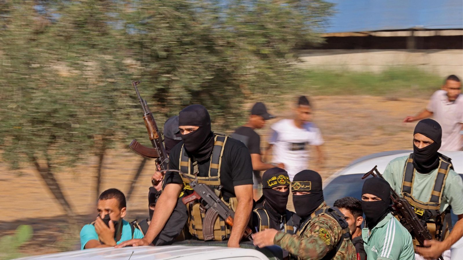 Militante Palästinenser auf der anderen SeiteFoto: AFP/SAID KHATIB Militante Palästinenser auf der anderen SeiteFoto: AFP/SAID KHATIB