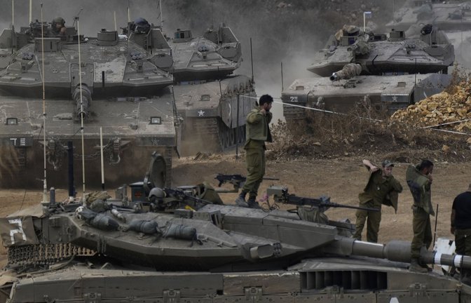 Angriffe der israelischen Armee sollen nun auch Stellungen der pro-iranischen Miliz an der libanesischen Mittelmeerküste treffen. (Archivbild)<span class='image-autor'>Foto: dpa/Baz Ratner</span>