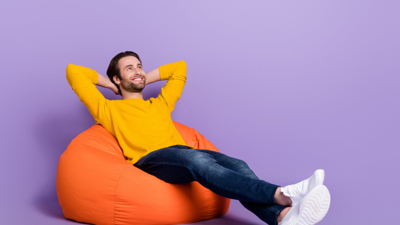 Auf lock im Stuhl chillen.Foto: Roman Samborskyi / shutterstock.com Auf lock im Stuhl chillen.Foto: Roman Samborskyi / shutterstock.com