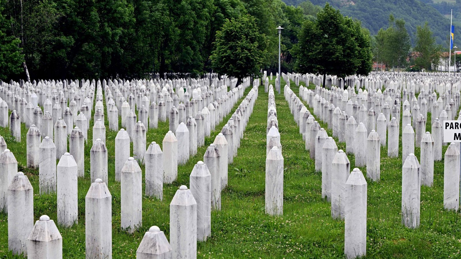 Gedenkstätte in Srebrenica: Hier wurden 1995 mehr als 8000 Menschen ermordet.Foto: AFP/Elvis Barukcic