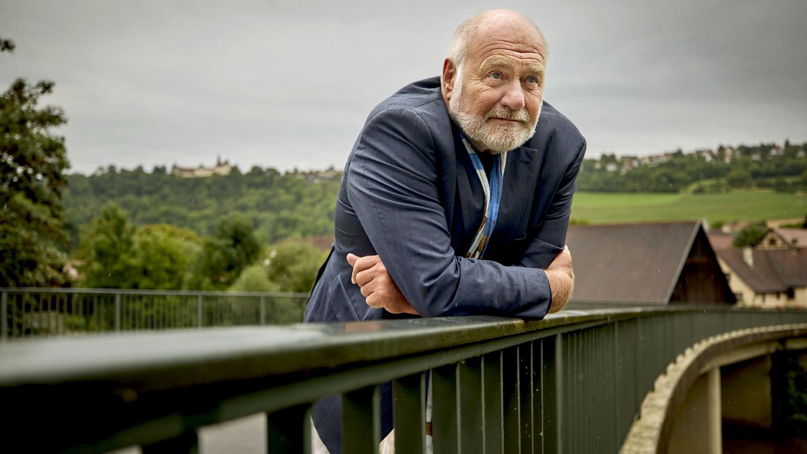 Schlauch auf der Jagstbrücke am Bächlinger Ortseingang. Dahinter, auf dem Hügel, liegt Langenburg.Foto: Gottfried Stoppe Schlauch auf der Jagstbrücke am Bächlinger Ortseingang. Dahinter, auf dem Hügel, liegt Langenburg.Foto: Gottfried Stoppe